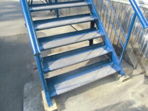 三角グリップ階段写真1